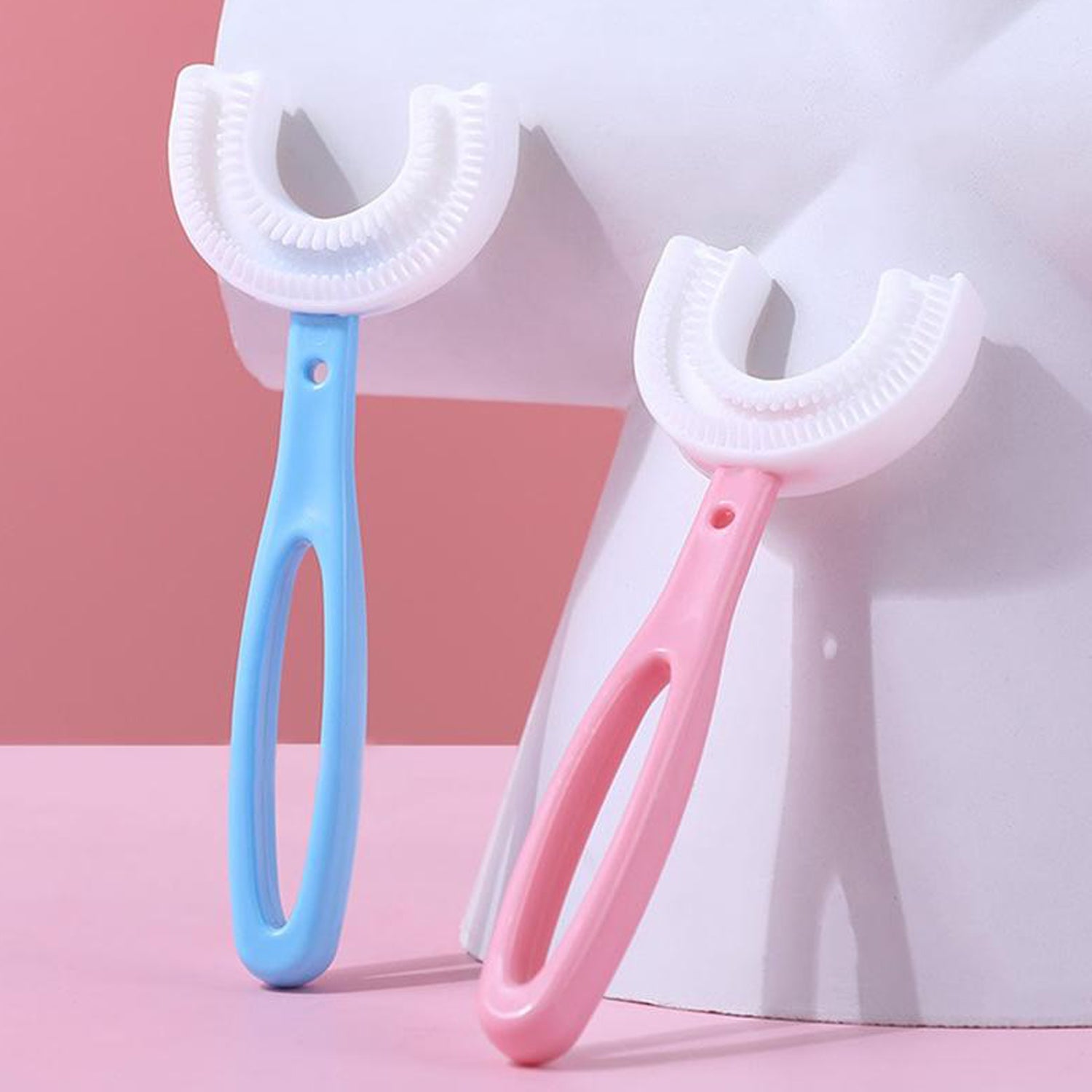 4773 Kids U Shaped Large Tooth Brush used in all kinds of household bathroom places for washing teeth of kids, toddlers and children’s easily and comfortably. 4773 Kids U Shaped Large Tooth Brush used in all kinds of household bathroom places for washing teeth of kids, toddlers and children’s easily and comfortably.